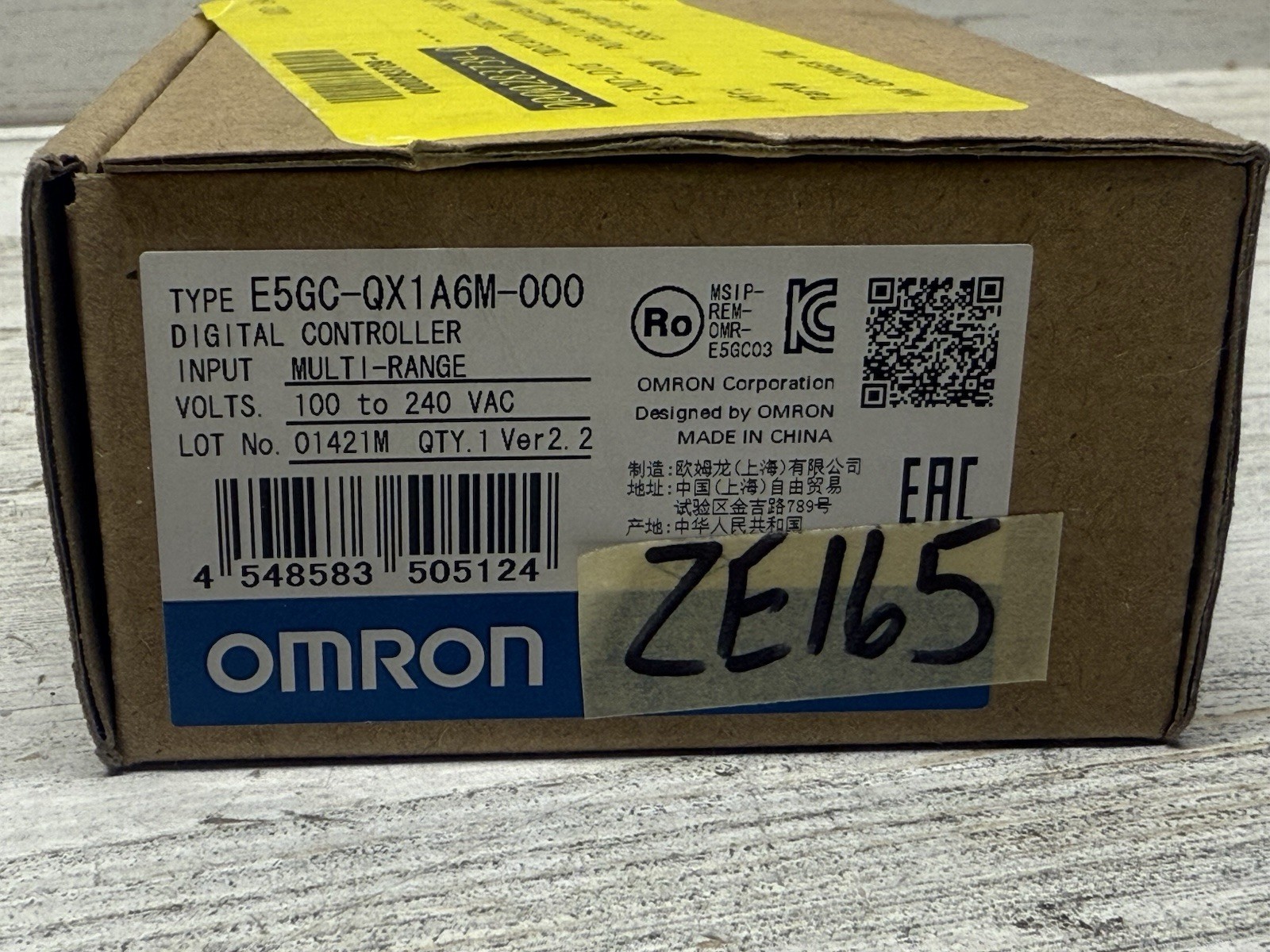 OMRON E5GC-QX1A6M-000 Temperature Controller 100-240VAC New