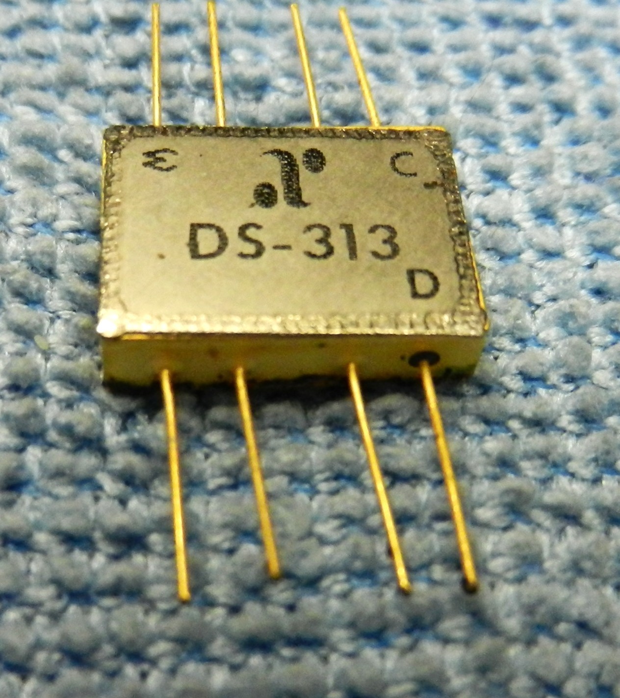 Anzac (MaCom) DS-313 two (2)-way Power Divider 10-2,000 MHz
