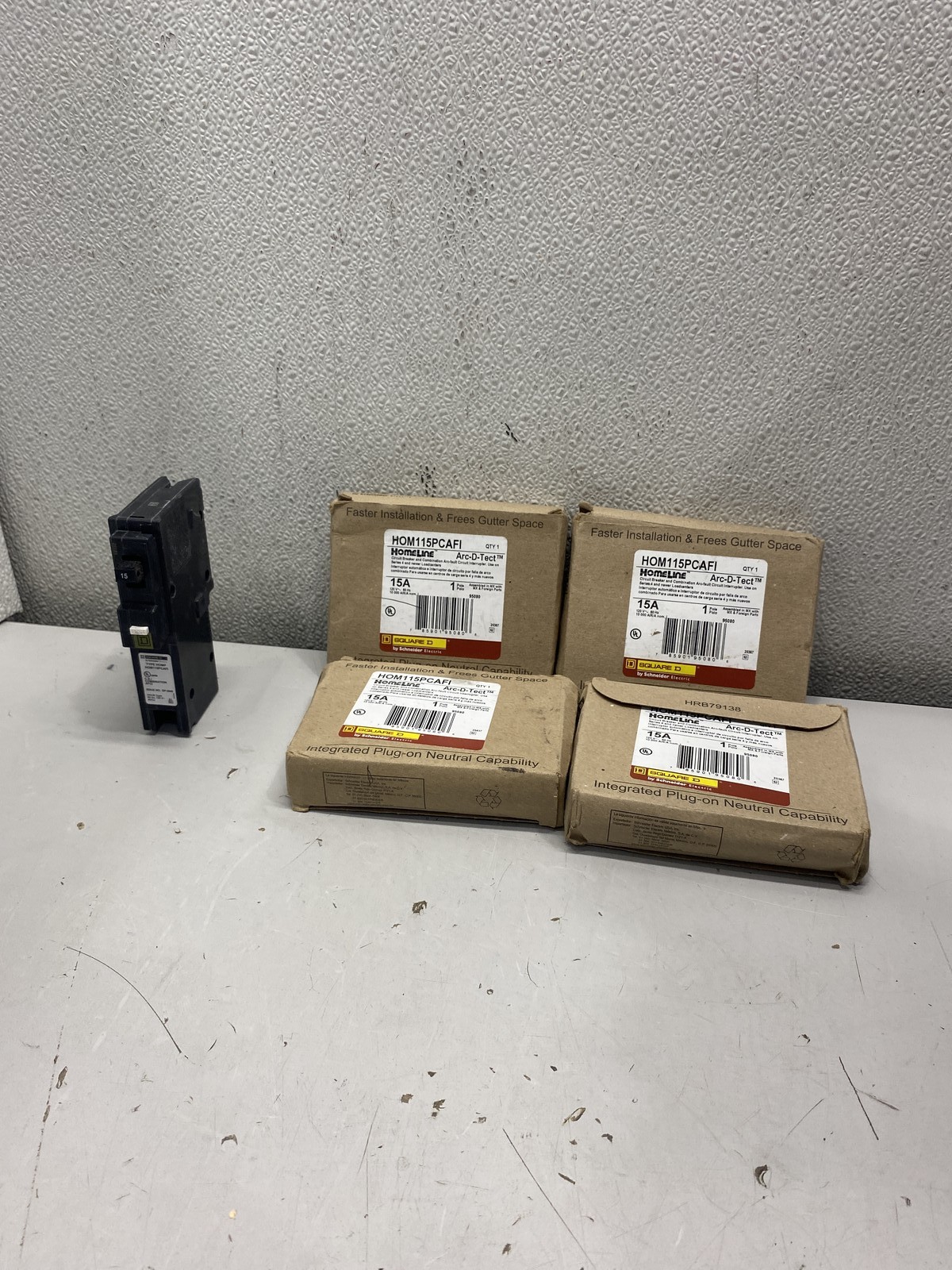 Lot of 4 SquareD/Homeline HOM115PCAFI Circuit Breaker 15A