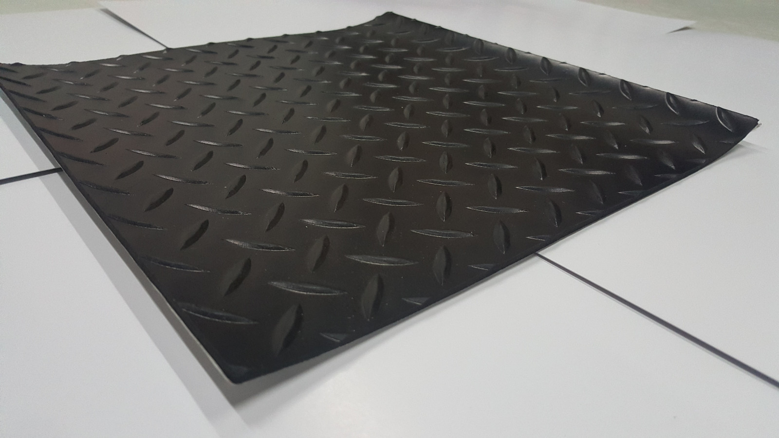 DIAMOND Self-Adhesive Rubber Safety Mat 12 in. x 12 in.