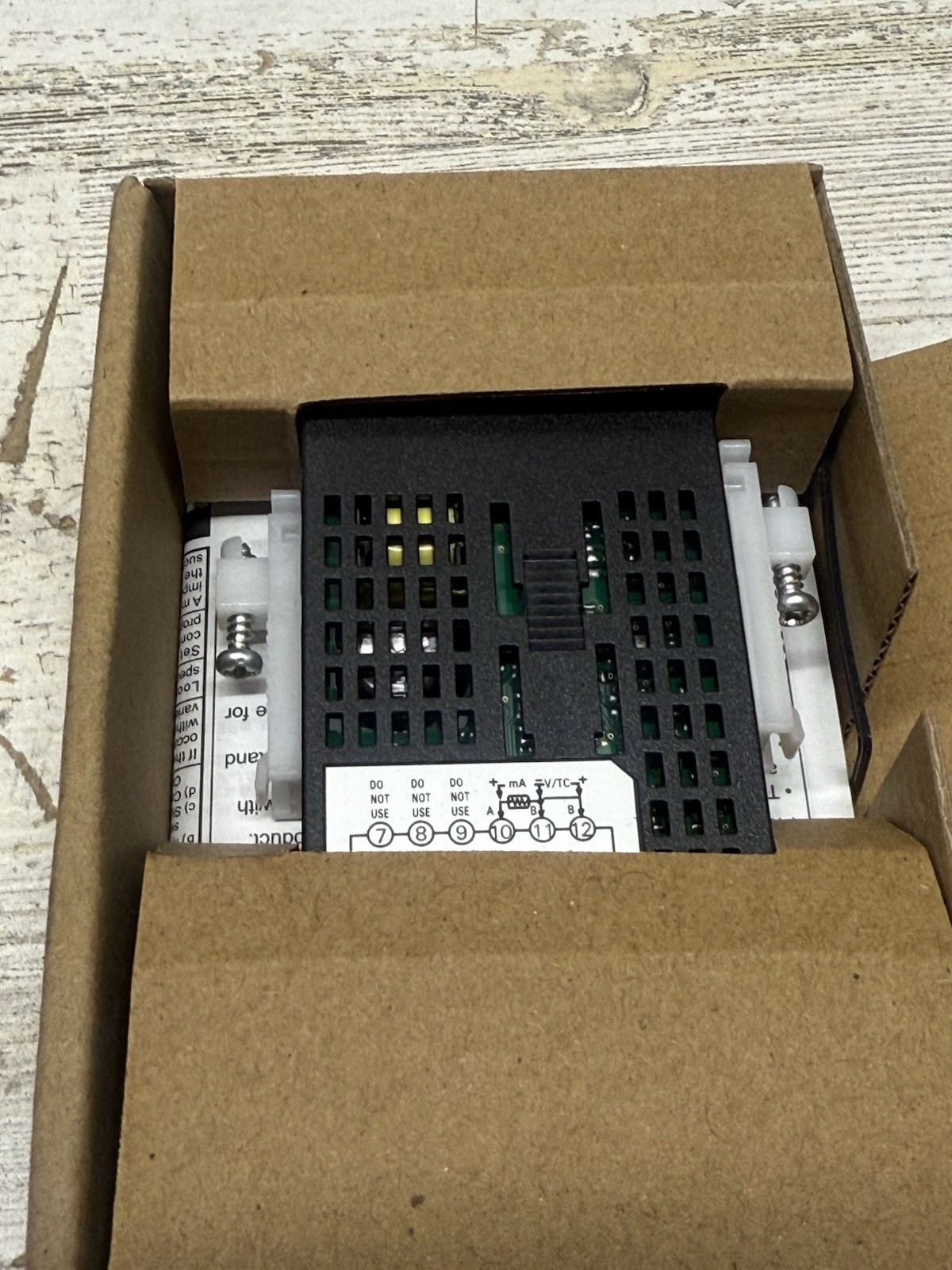 OMRON E5GC-QX1A6M-000 Temperature Controller 100-240VAC New